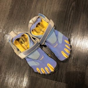 vibram toe shoes